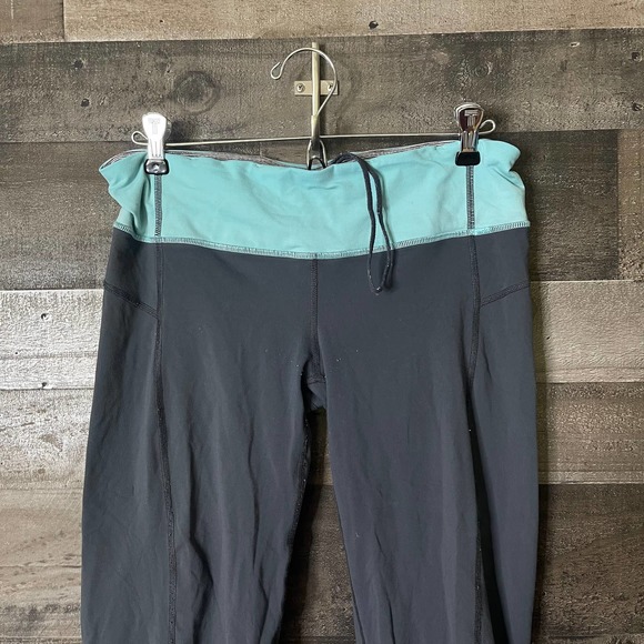 SOLD Lululemon Crop Pants 8 - Picture 2 of 5